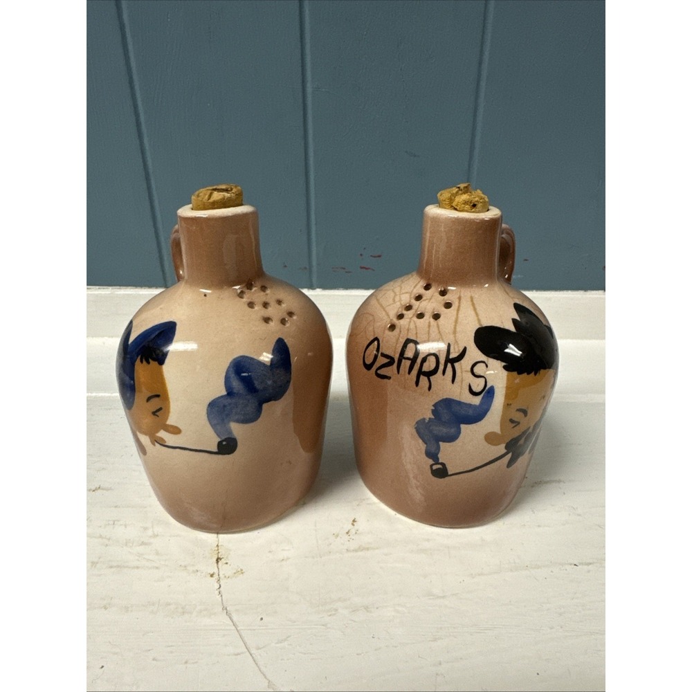 Pair Of Salt Pepper Ma Pa Ozarks Smoking Pipe Moonshine Ceramic Jugs Vtg